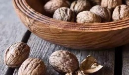 吃波斯蜜瓜可以吃核桃吗