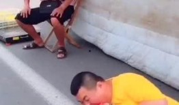 高碑店吃瓜视频胖子,胖子引发网友热议，揭秘网络红人背后的故事