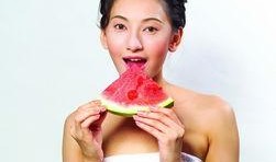 美女吃瓜被欺负图片,网络暴力引发社会关注