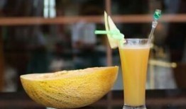 喝水吃哈密瓜,哈密瓜与水的完美搭配