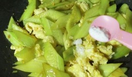 大角瓜如何炒着吃窍门,轻松掌握美味炒菜窍门