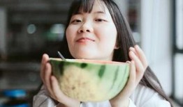 吃瓜少女拍照图片,吃瓜少女的拍照风采