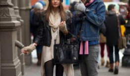 街拍情侣吃瓜视频,街拍情侣吃瓜视频曝光，甜蜜互动引网友热议