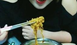 吃大肚瓜的视频,挑战者们的美食冒险之旅