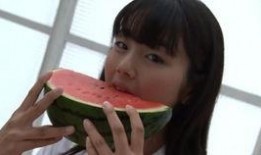 吃瓜少女摆件,揭秘吃瓜少女摆件的魅力所在