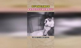 男子坐电梯吃瓜,公共场合礼仪何在？