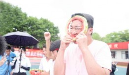 学校举办吃瓜比赛,瓜王争霸，欢乐吃瓜大赛精彩上演”