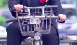 带你吃瓜宿舍大妈,宿舍大妈的“吃瓜”生活