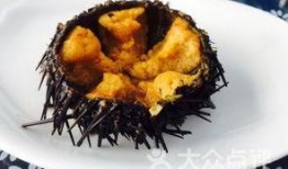 烟台情侣吃瓜,共享夏日悠闲时光