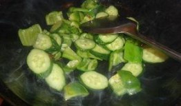 椒椒吃瓜,揭秘娱乐圈的甜蜜与苦涩